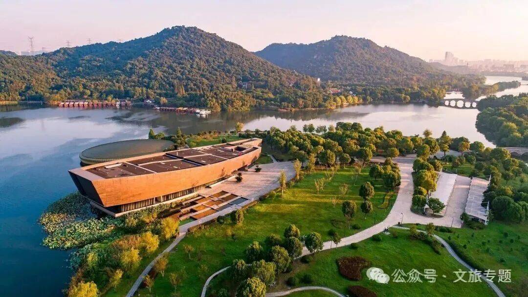 ： 健康比金钱重要!疗愈酒店会成为下一个兵家必争之地吗？pg电子中国网站2025高净值人群消费报告、疗愈行业报告(图2)