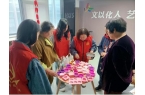 举办“感恩母亲节·巧手制香皂”志愿者活动